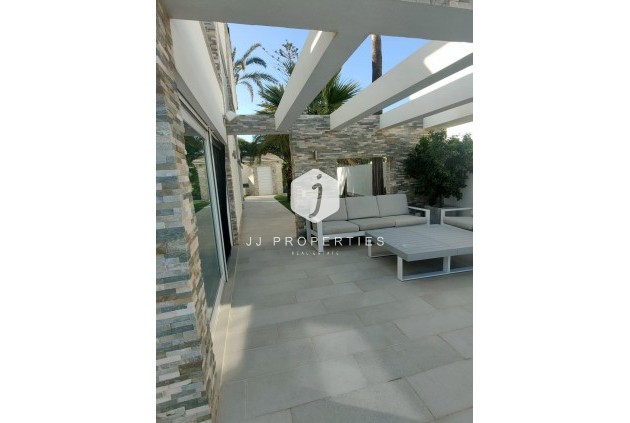 Tweedehands - Villa -
Orihuela Costa - La Zenia