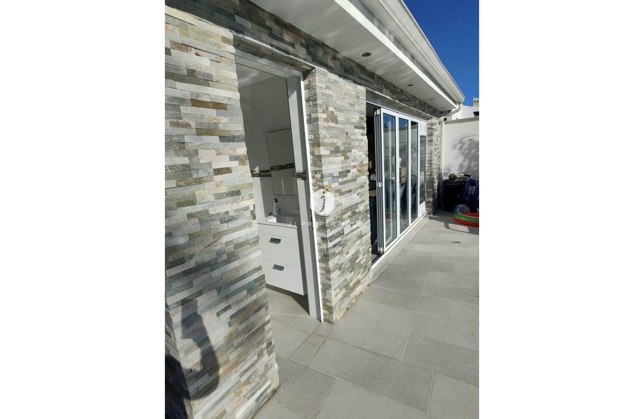 Tweedehands - Villa -
Orihuela Costa - La Zenia