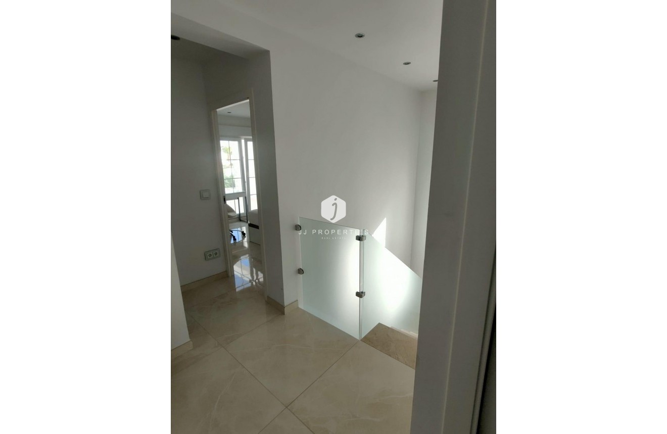 Tweedehands - Villa -
Orihuela Costa - La Zenia