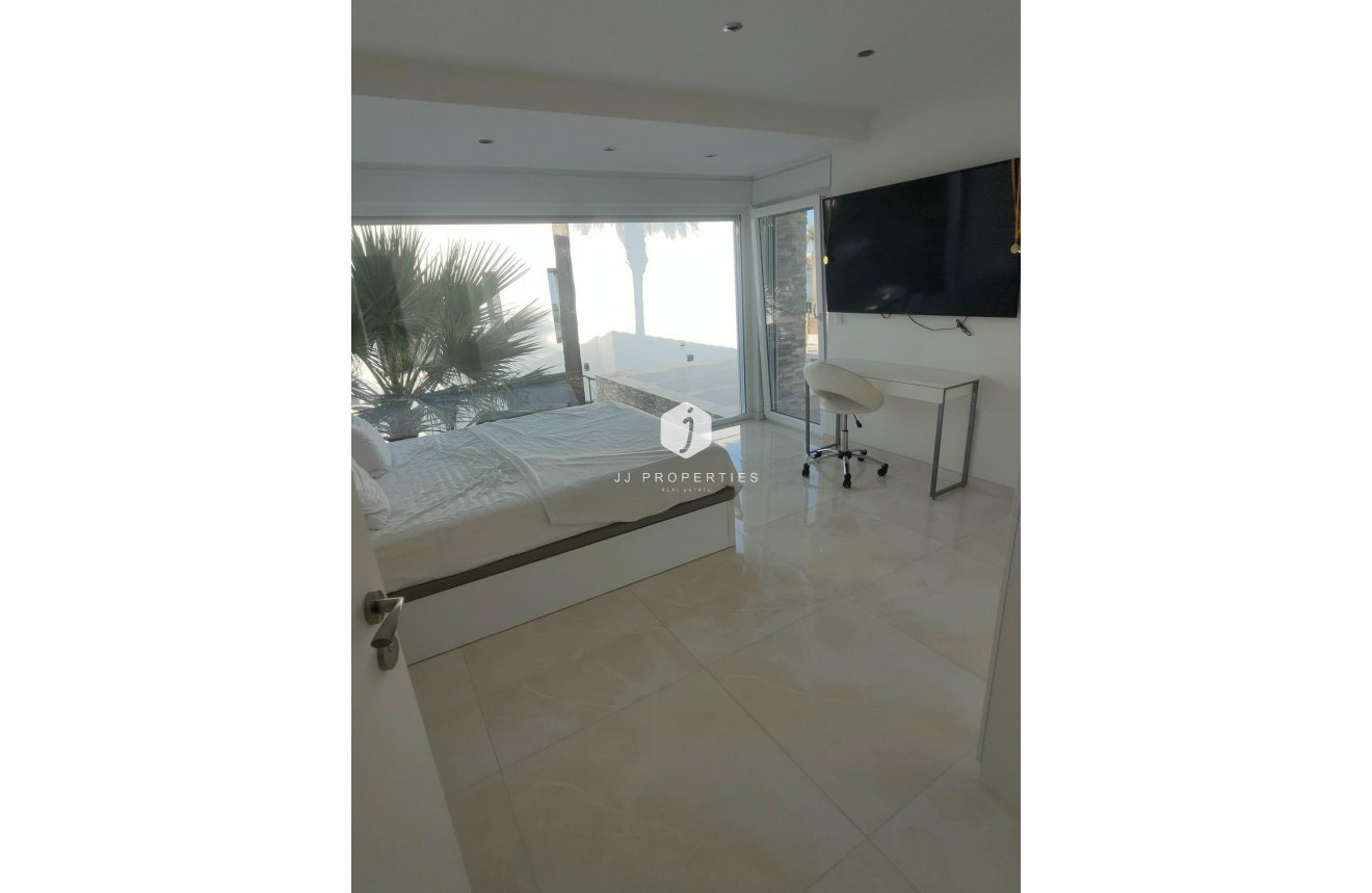 Tweedehands - Villa -
Orihuela Costa - La Zenia