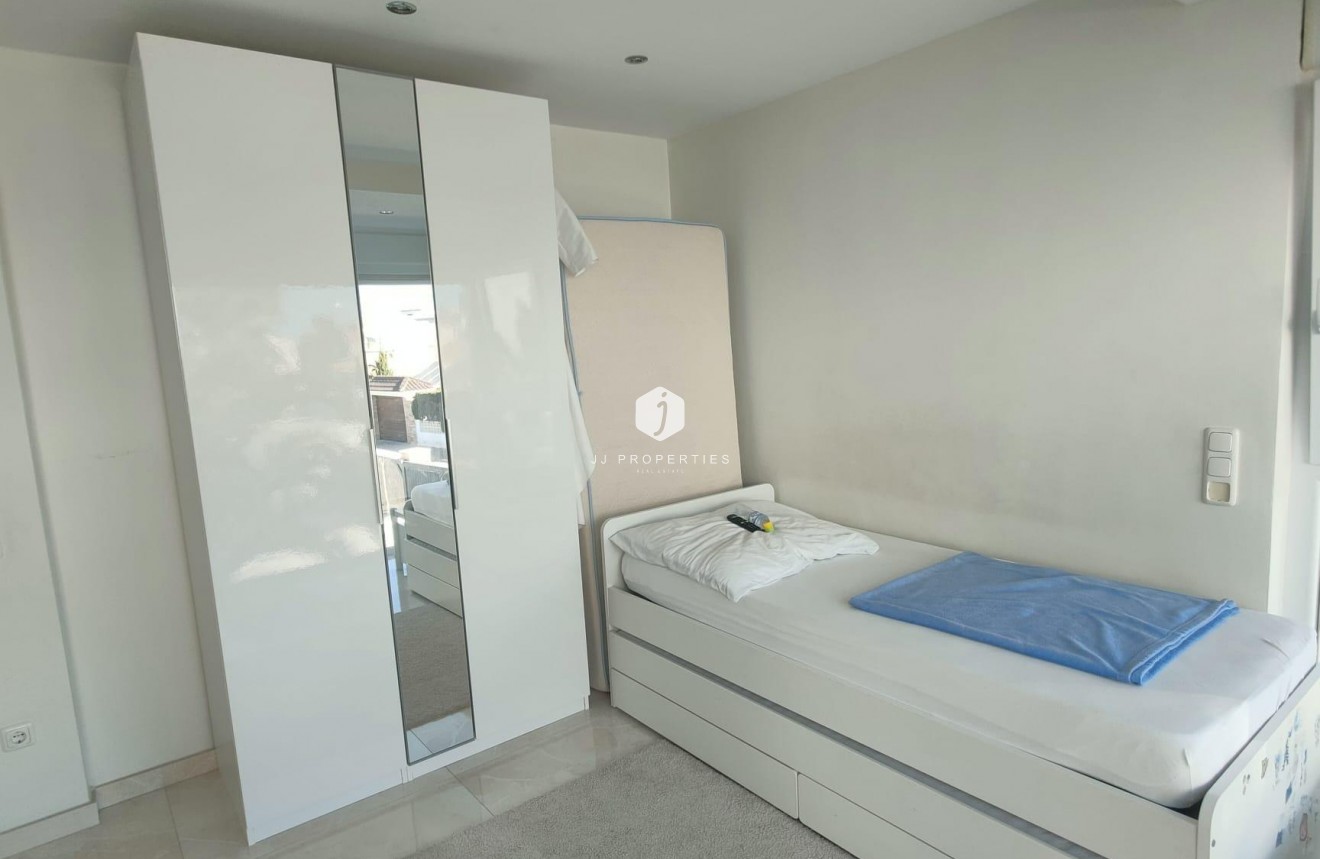 Tweedehands - Villa -
Orihuela Costa - La Zenia