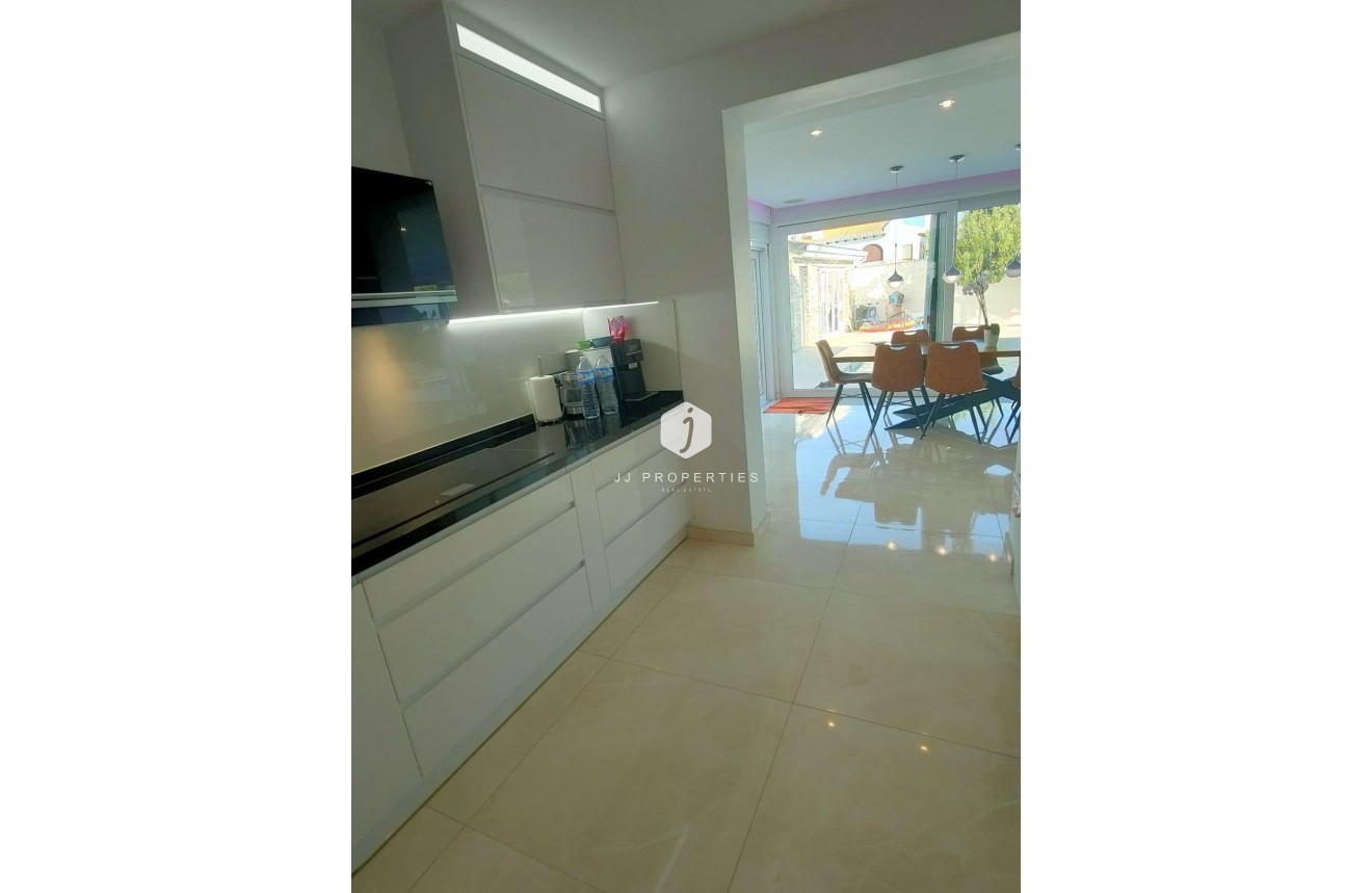 Tweedehands - Villa -
Orihuela Costa - La Zenia