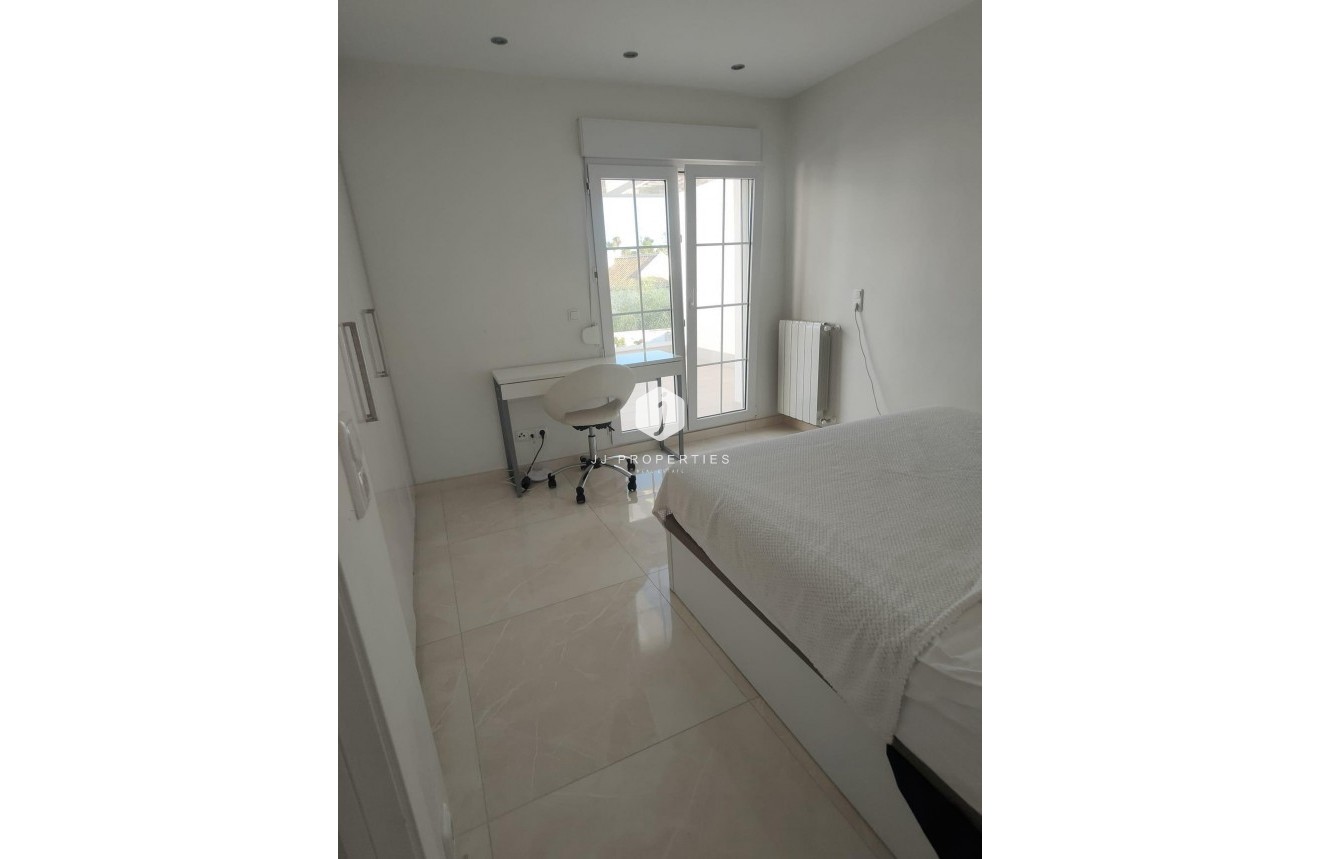 Tweedehands - Villa -
Orihuela Costa - La Zenia