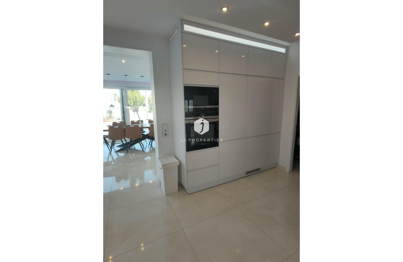 Tweedehands - Villa -
Orihuela Costa - La Zenia