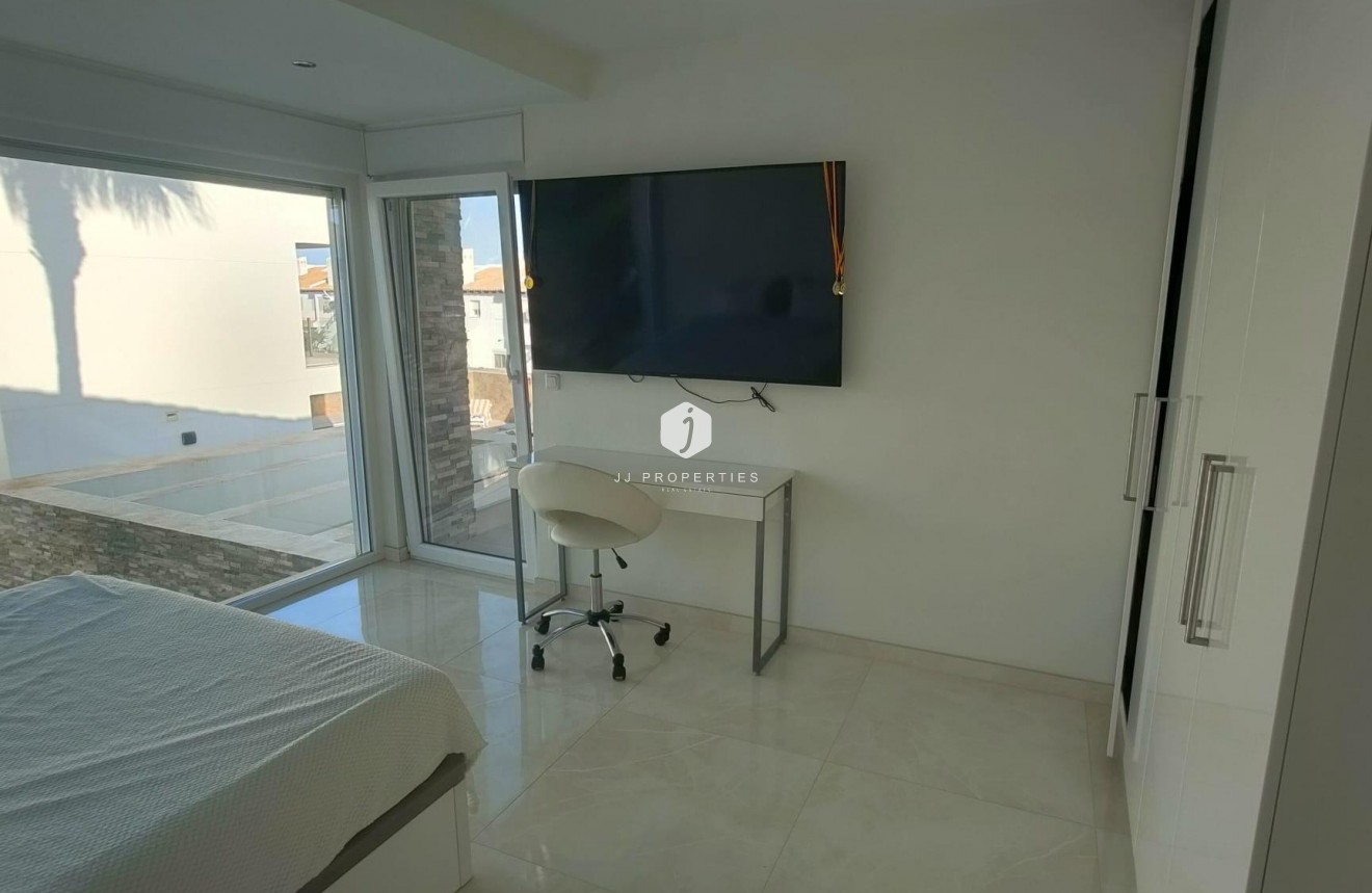 Tweedehands - Villa -
Orihuela Costa - La Zenia