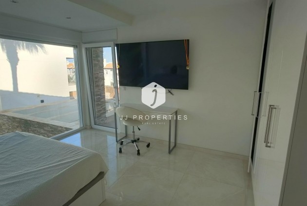 Tweedehands - Villa -
Orihuela Costa - La Zenia