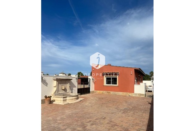 D'occasion - Villa -
Almoradí