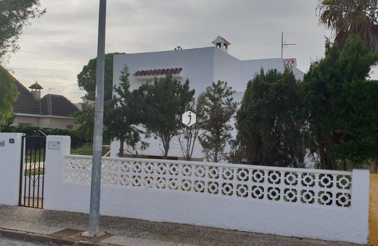 Tweedehands - Villa -
La Zenia - Costa Blanca