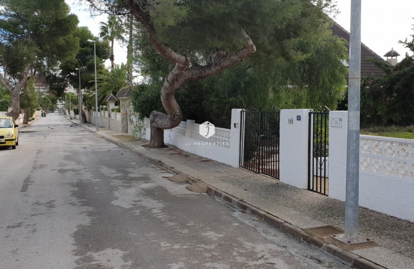 Tweedehands - Villa -
La Zenia - Costa Blanca