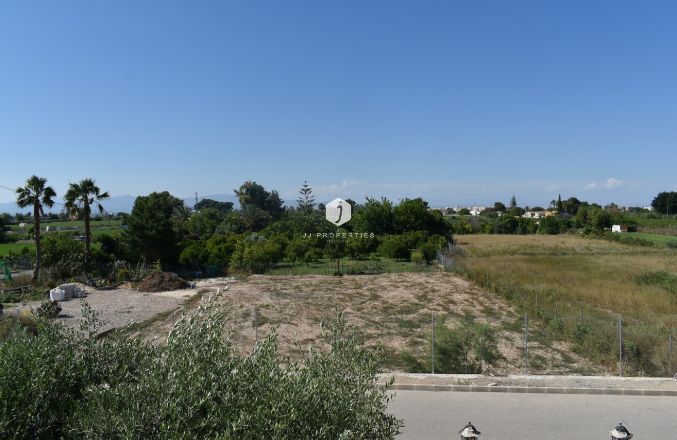 Z drugiej ręki - Villa -
Algorfa - Inland