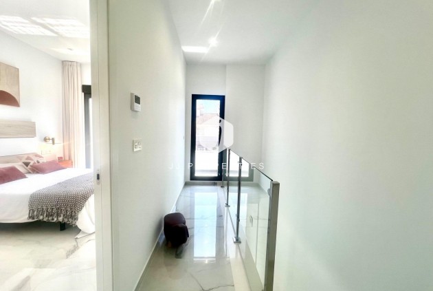 Tweedehands - Villa -
Torrevieja - La Siesta - El Salado - Torreta