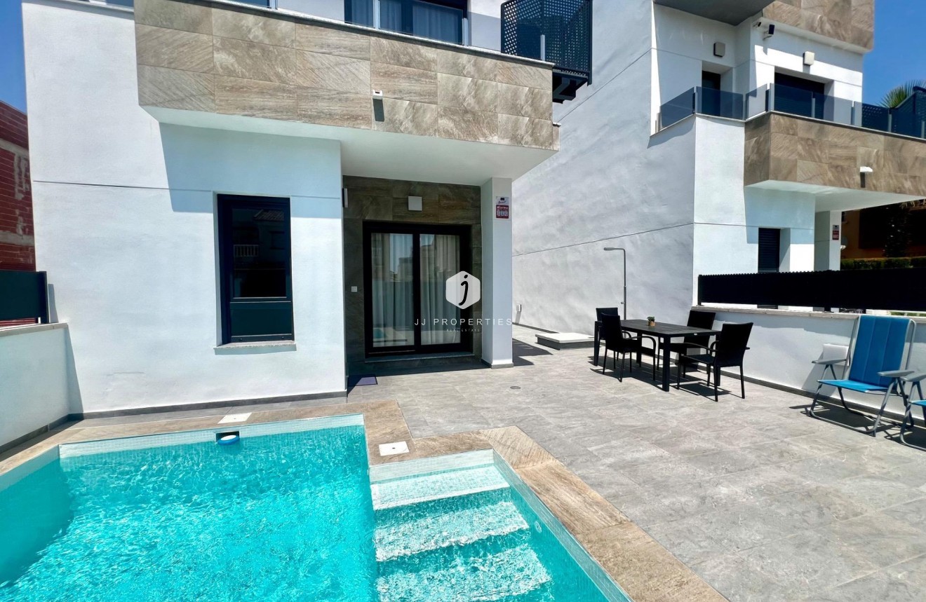 Tweedehands - Villa -
Torrevieja - La Siesta - El Salado - Torreta