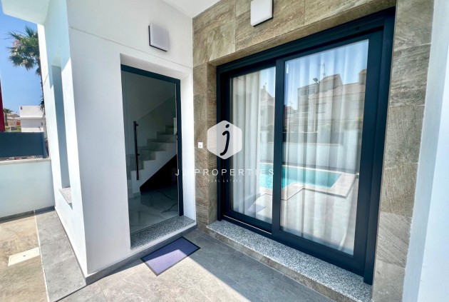 Tweedehands - Villa -
Torrevieja - La Siesta - El Salado - Torreta