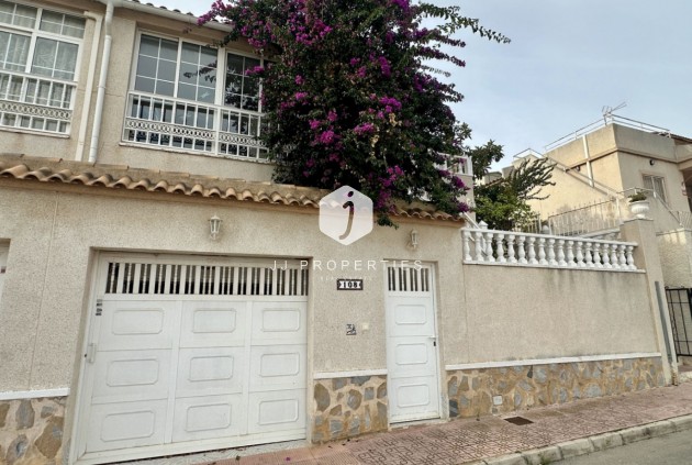 Tweedehands - Chalet -
Orihuela Costa - Costa Blanca