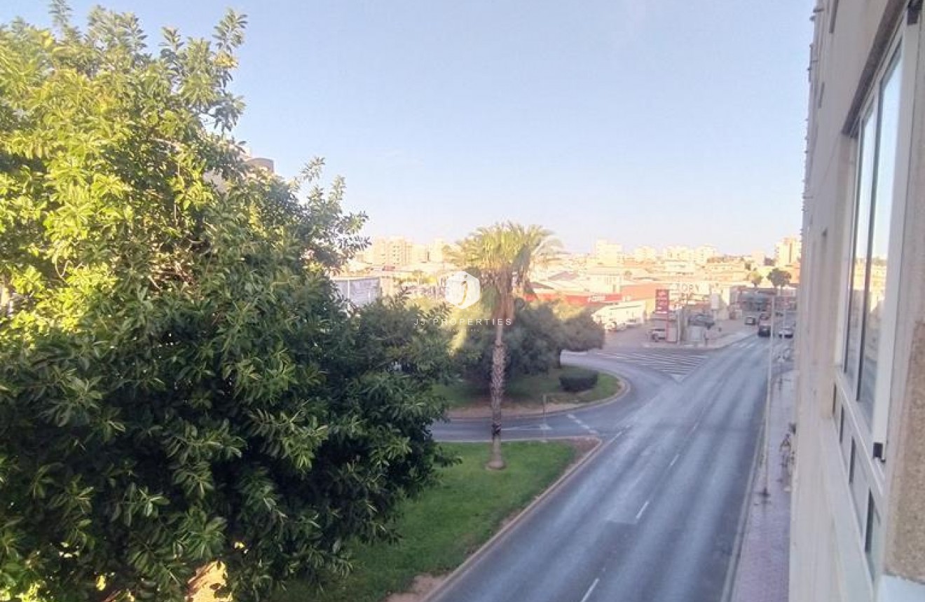 Tweedehands - Appartement / flat -
Torrevieja - El molino