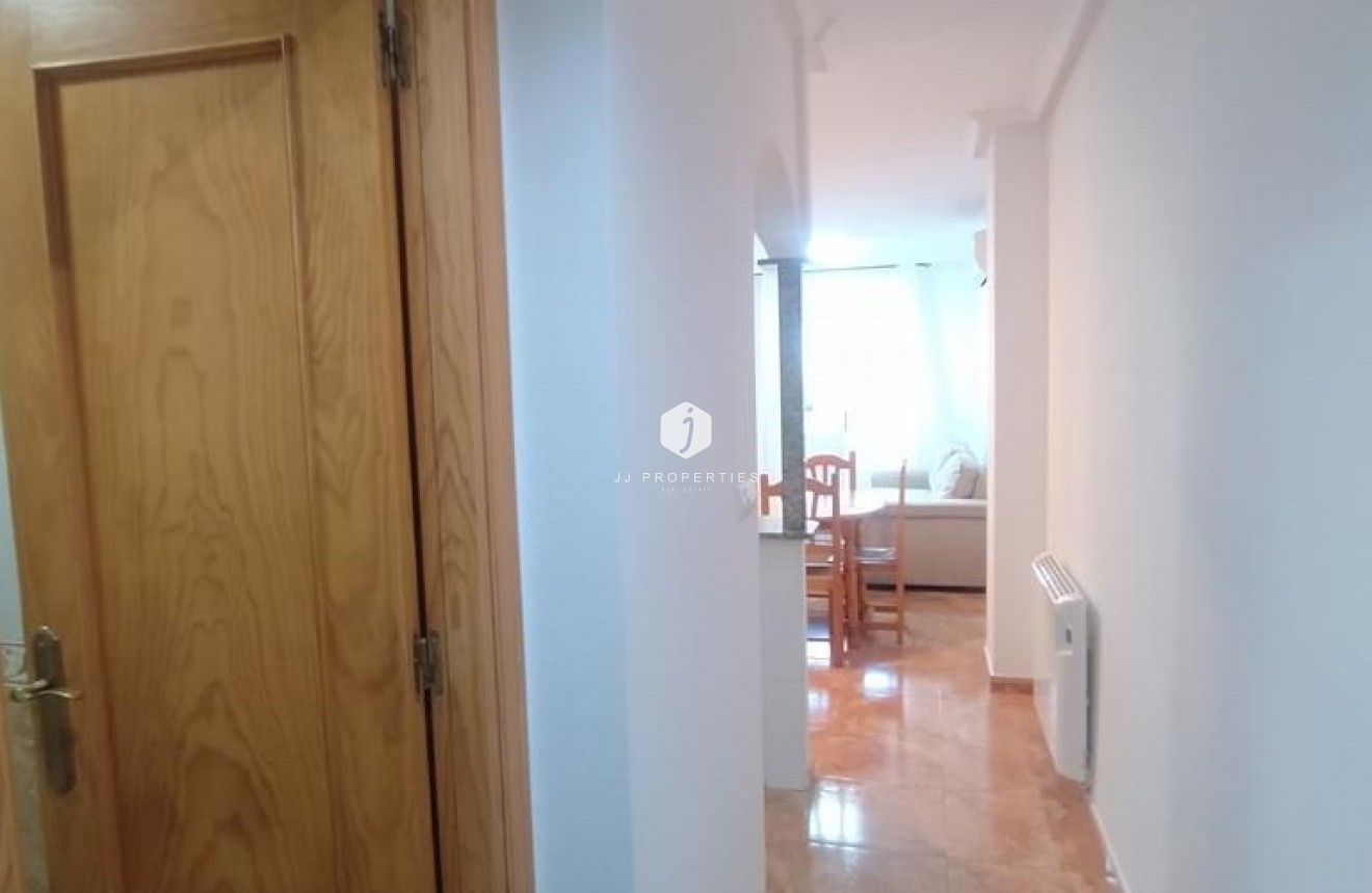 Tweedehands - Appartement / flat -
Torrevieja - El molino