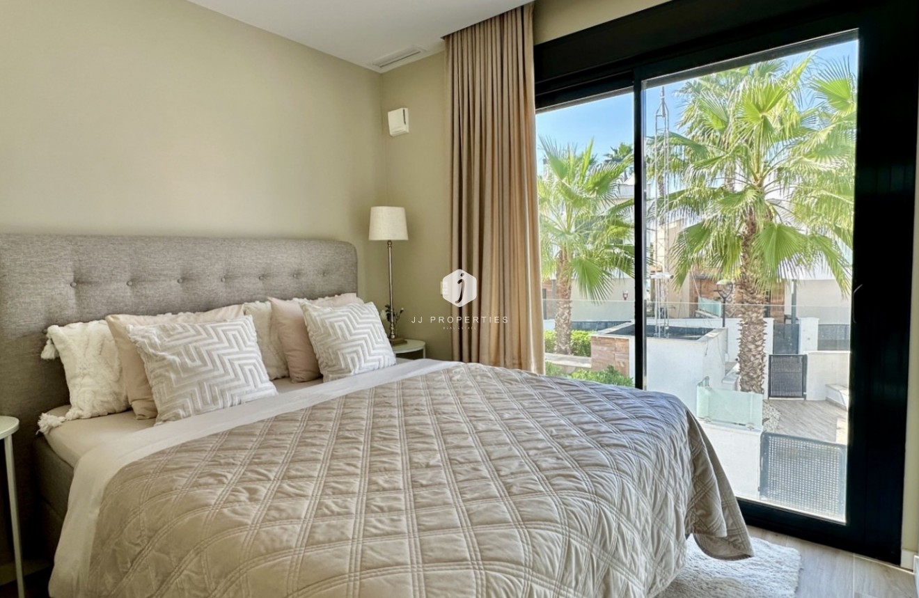 Tweedehands - Villa -
Orihuela Costa - Costa Blanca