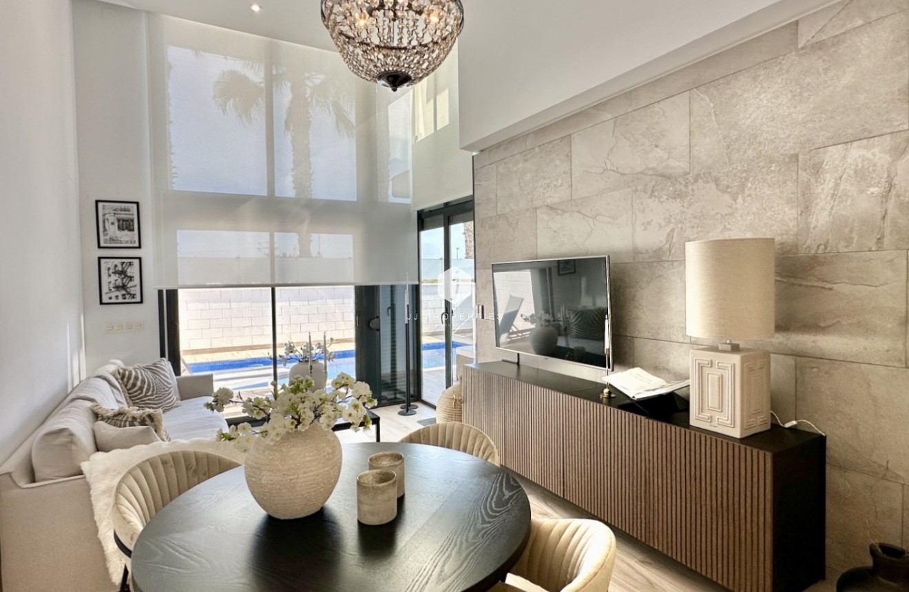 Tweedehands - Villa -
Orihuela Costa - Costa Blanca