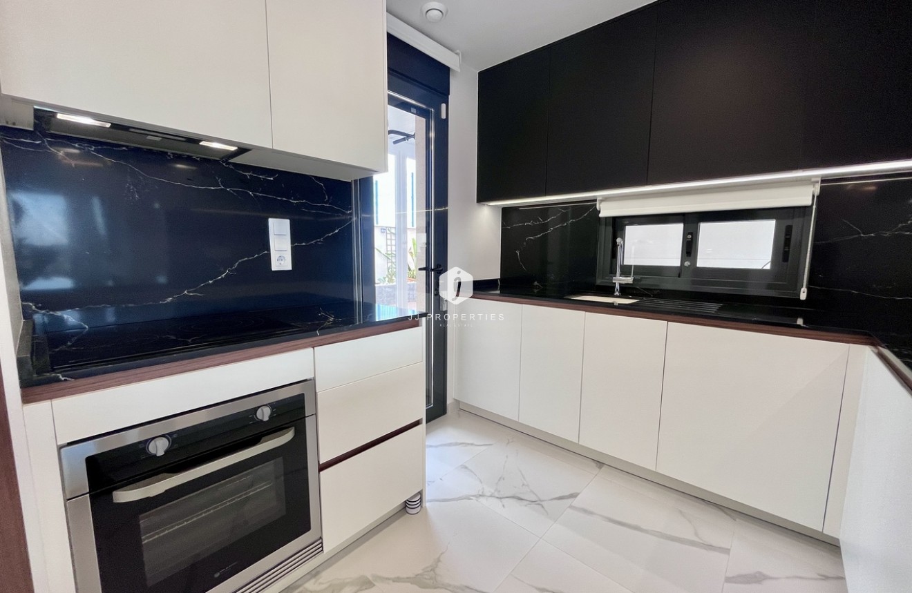 Tweedehands - Appartement / flat -
San Miguel de Salinas - Inland