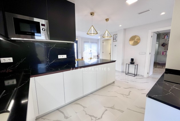 Tweedehands - Appartement / flat -
San Miguel de Salinas - Inland