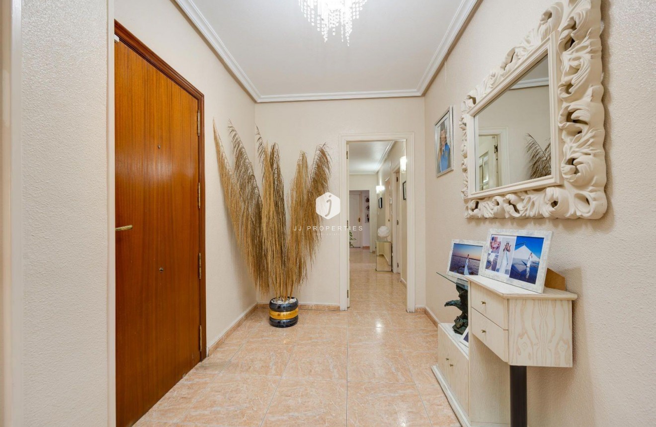 Tweedehands - Appartement / flat -
Torrevieja - Centro