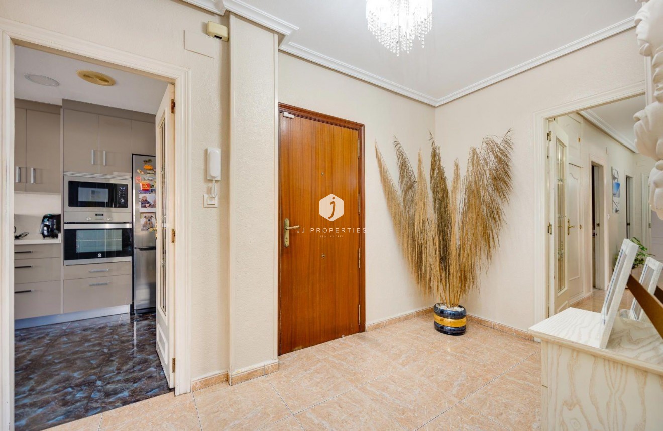 Tweedehands - Appartement / flat -
Torrevieja - Centro