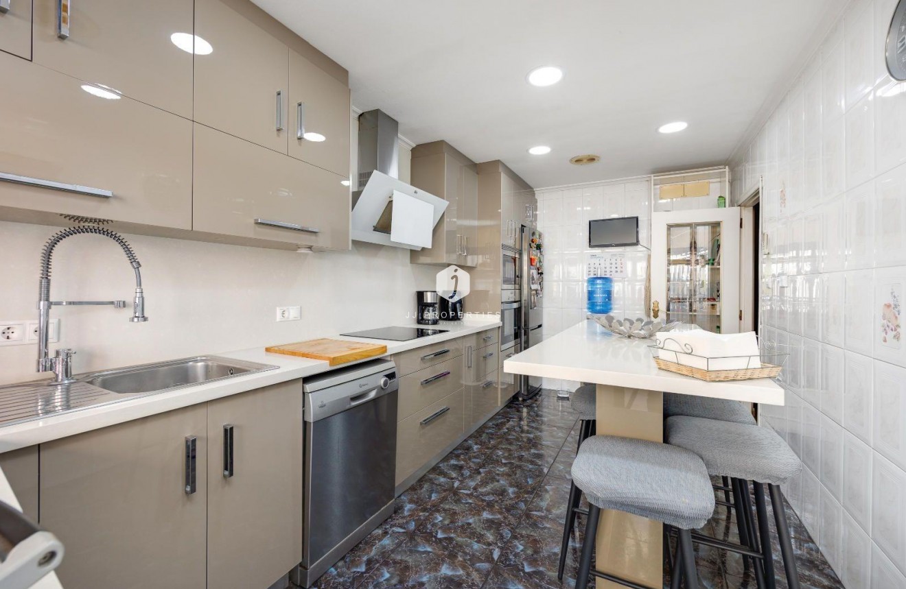 Tweedehands - Appartement / flat -
Torrevieja - Centro