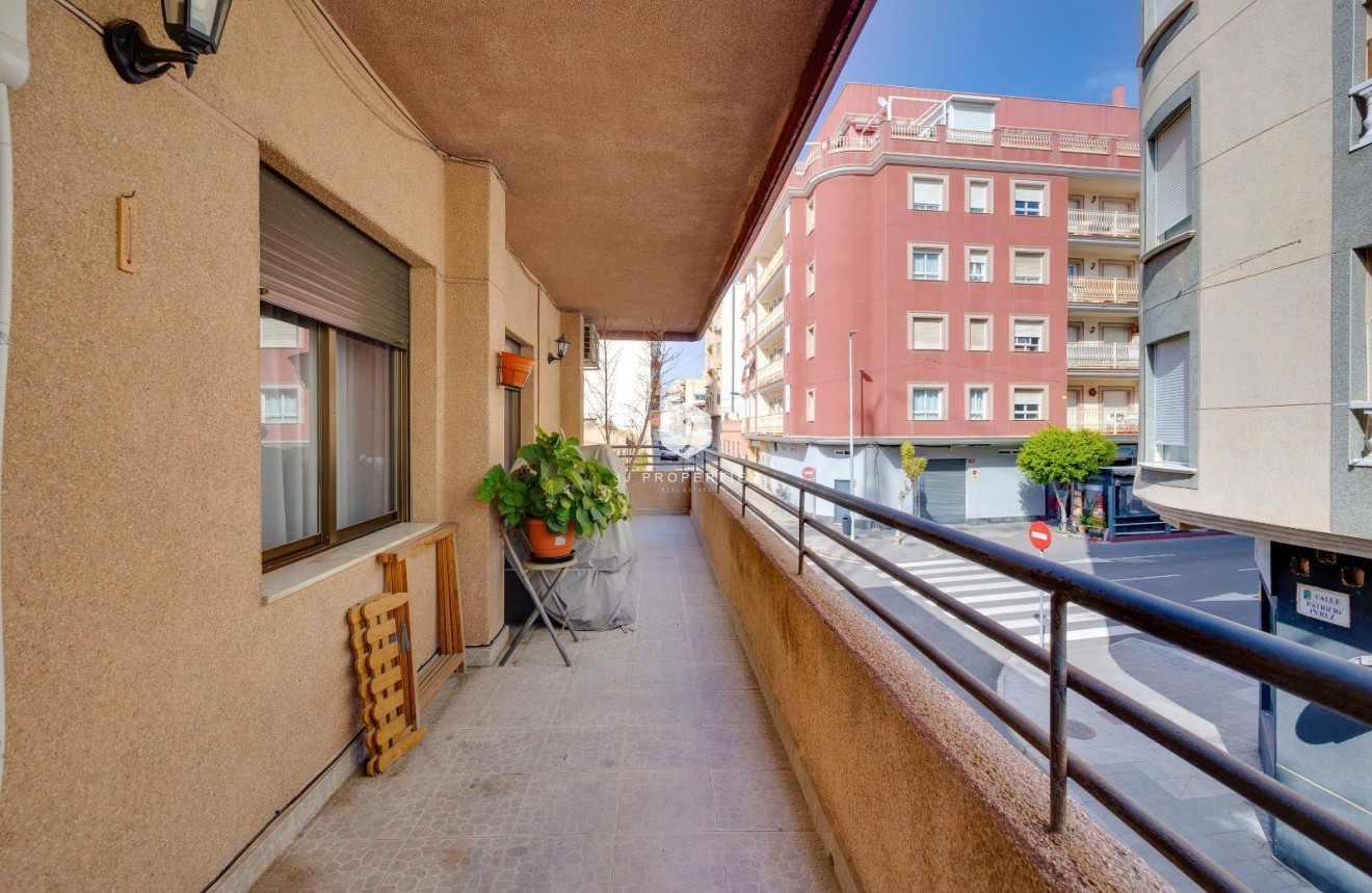 Tweedehands - Appartement / flat -
Torrevieja - Centro