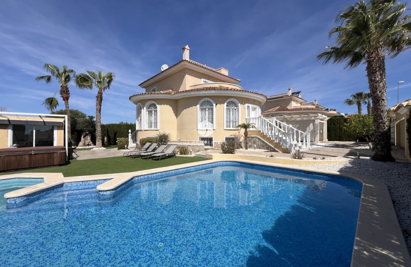 Tweedehands - Villa -
Ciudad Quesada - Costa Blanca
