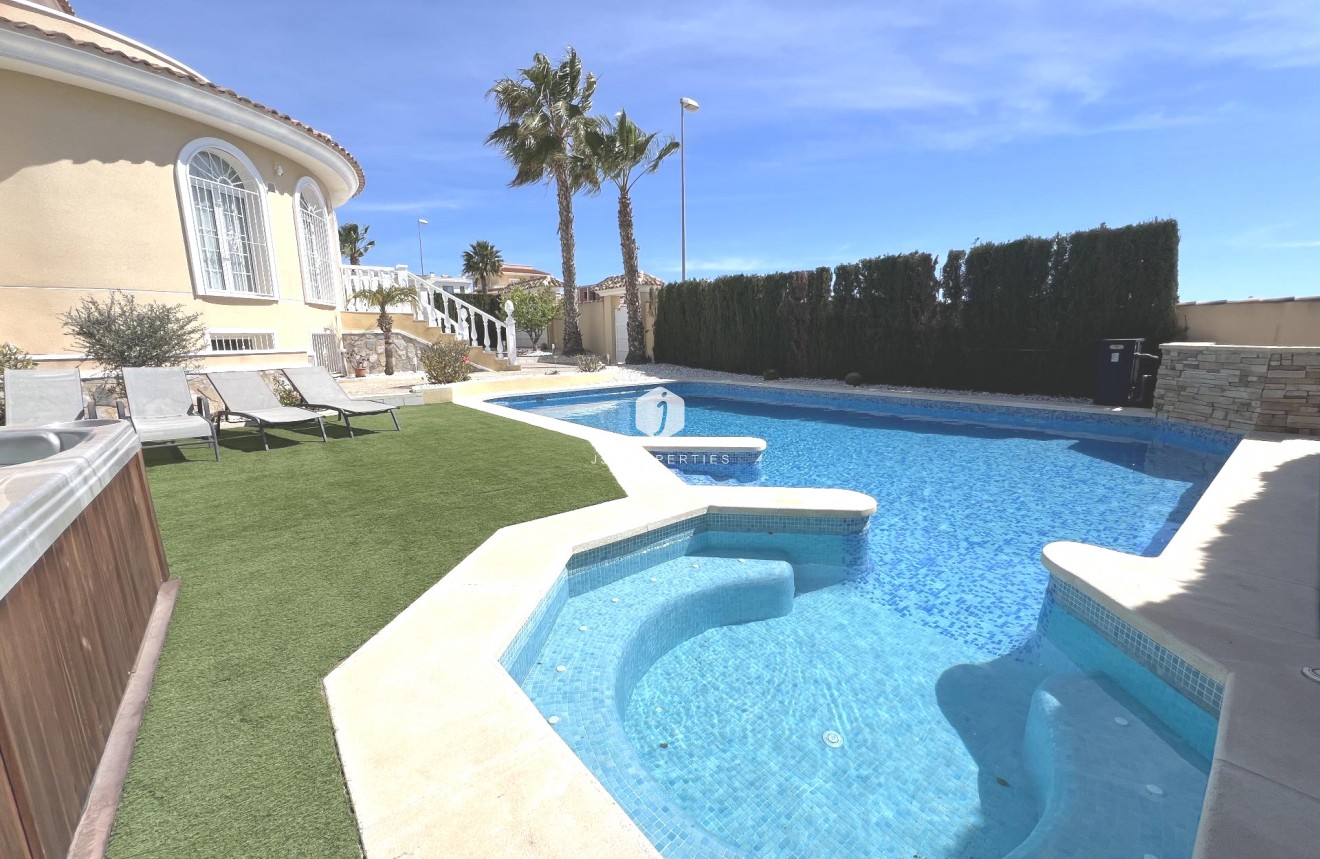 Tweedehands - Villa -
Ciudad Quesada - Costa Blanca