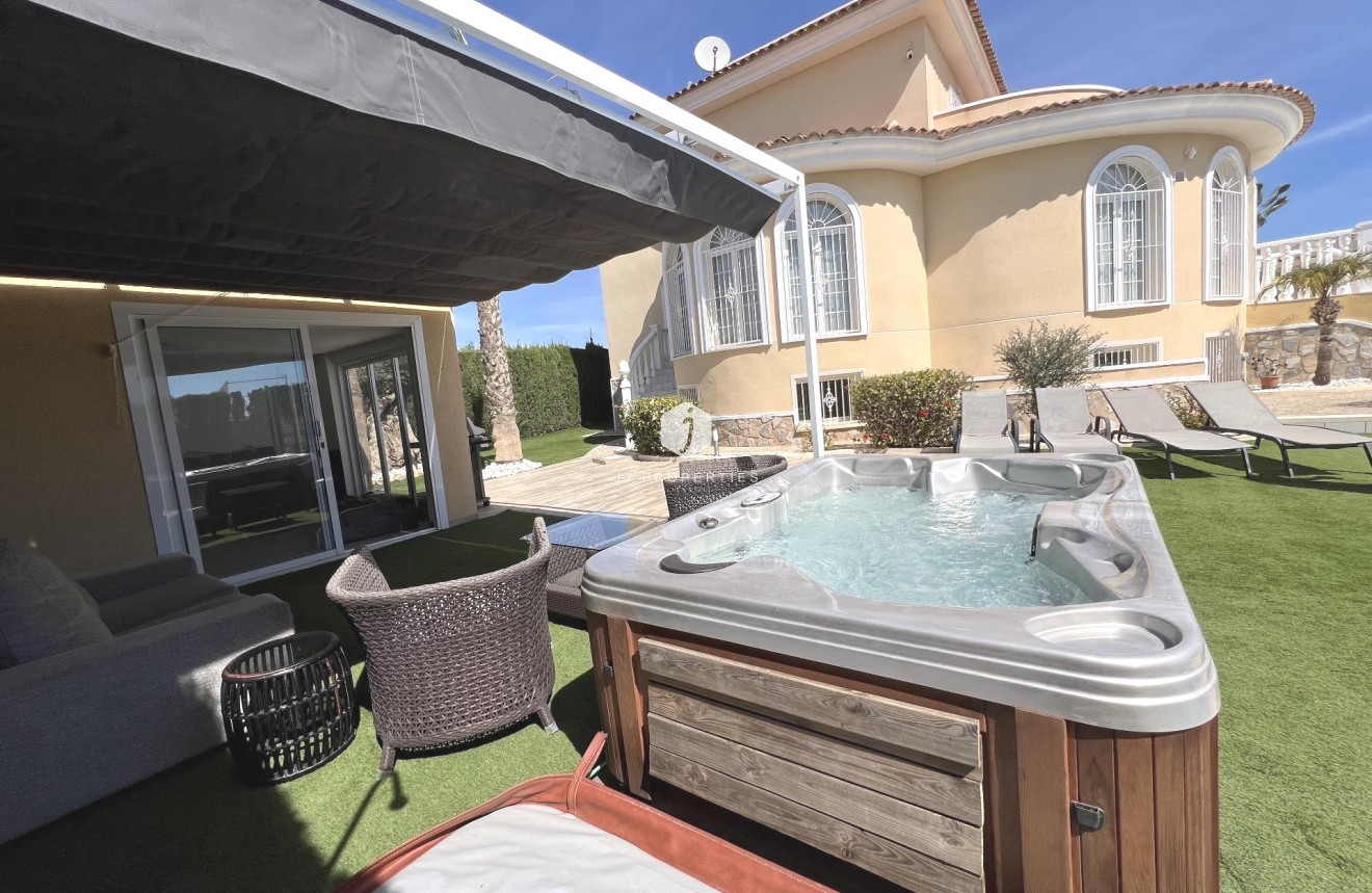 Tweedehands - Villa -
Ciudad Quesada - Costa Blanca