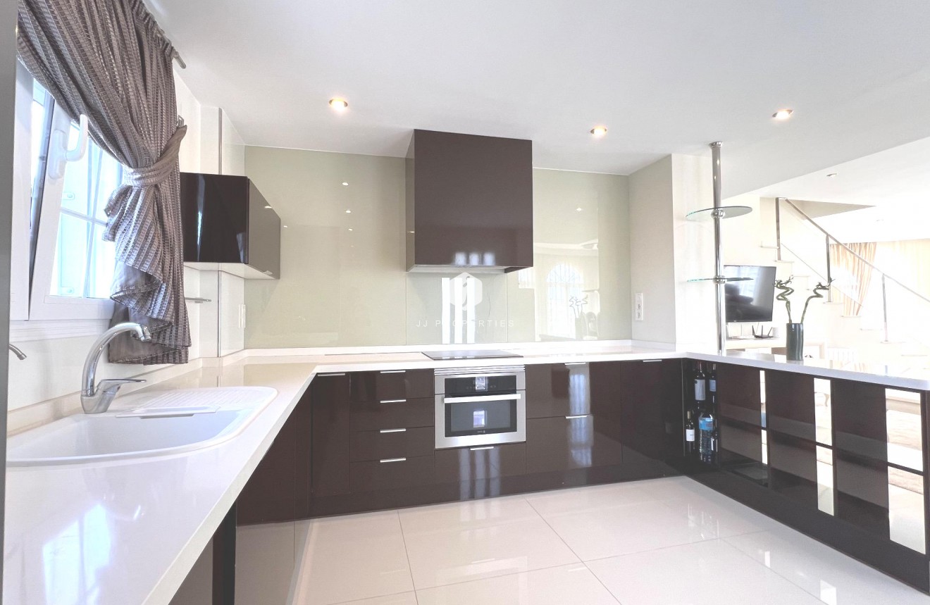 Tweedehands - Villa -
Ciudad Quesada - Costa Blanca