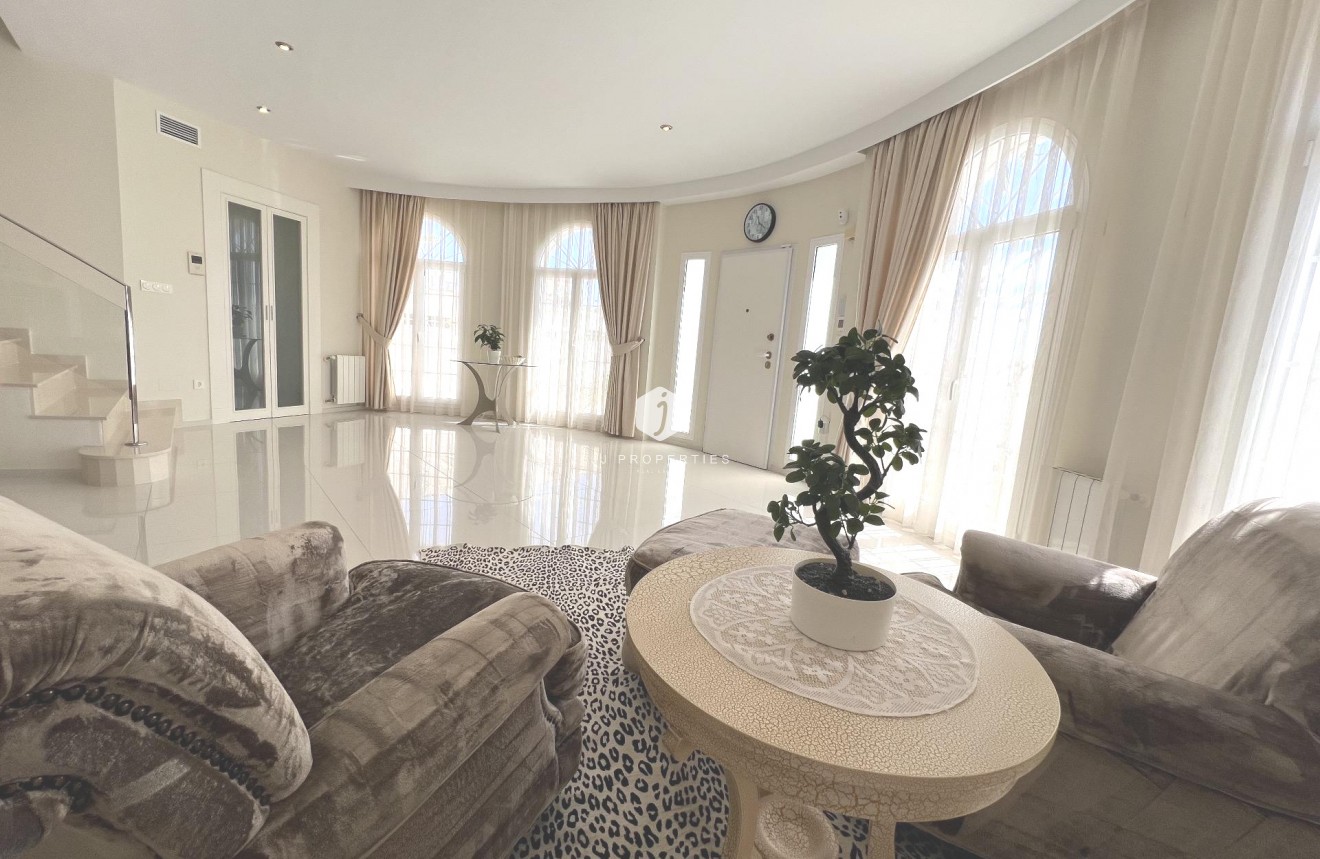 Tweedehands - Villa -
Ciudad Quesada - Costa Blanca