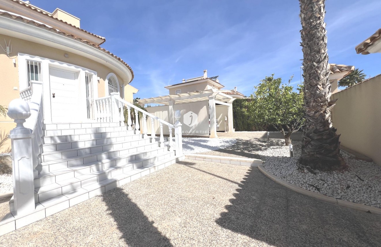 Tweedehands - Villa -
Ciudad Quesada - Costa Blanca