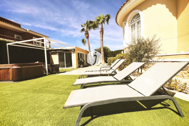 Tweedehands - Villa -
Ciudad Quesada - Costa Blanca