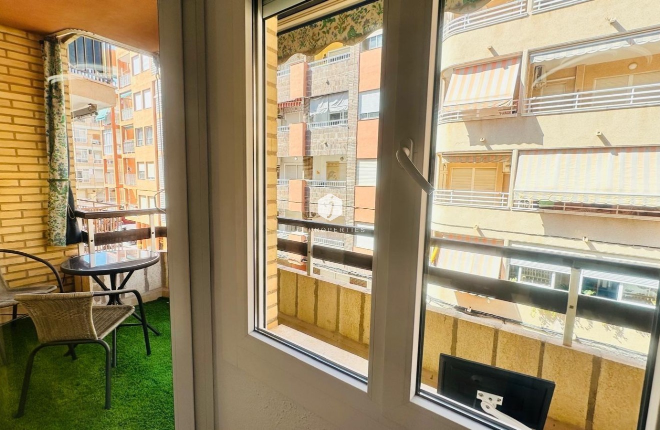 Tweedehands - Appartement / flat -
Torrevieja - Playa del Cura