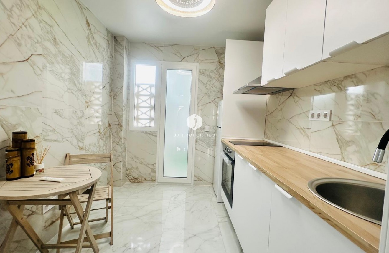 Tweedehands - Appartement / flat -
Torrevieja - Playa del Cura