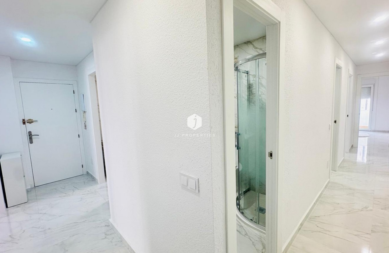 Tweedehands - Appartement / flat -
Torrevieja - Playa del Cura