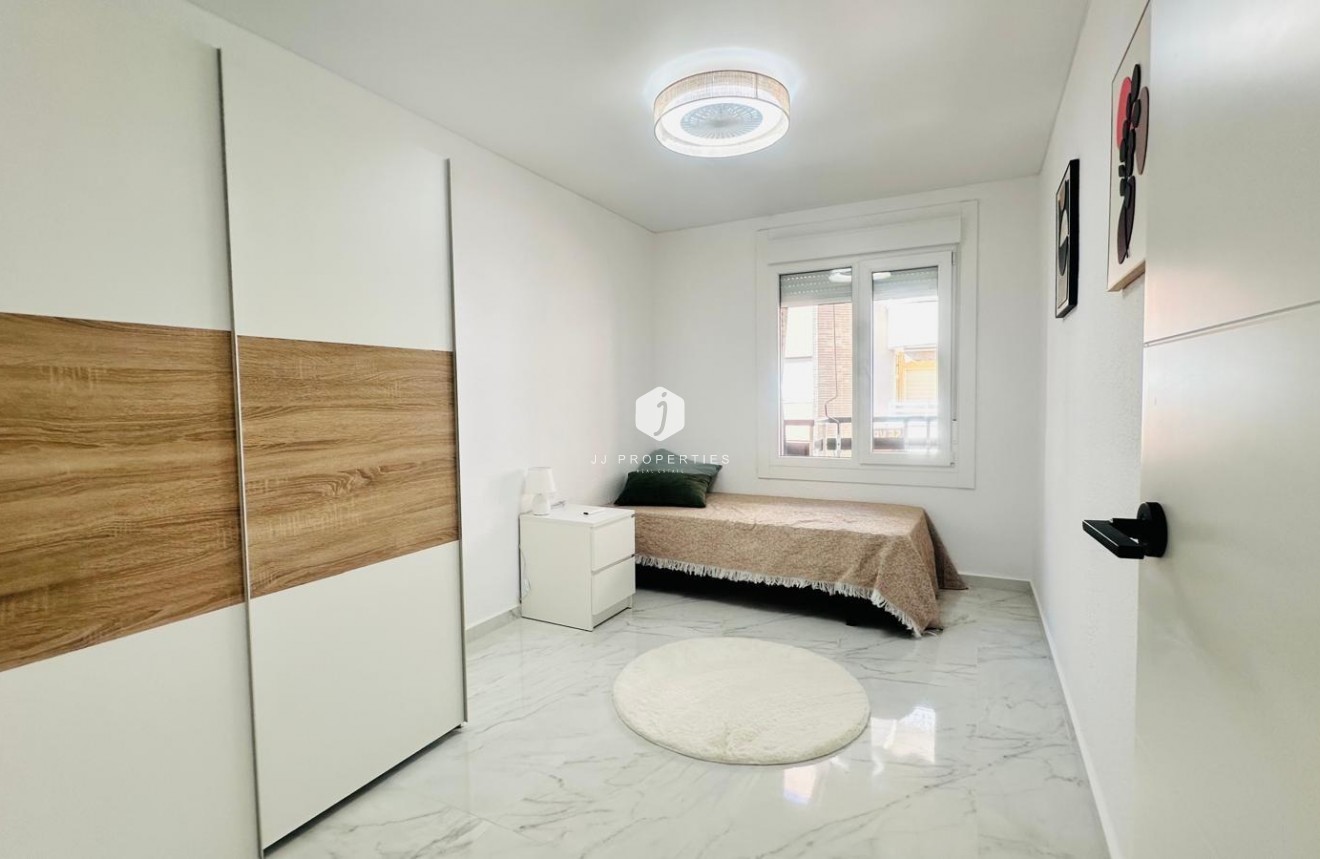 Tweedehands - Appartement / flat -
Torrevieja - Playa del Cura