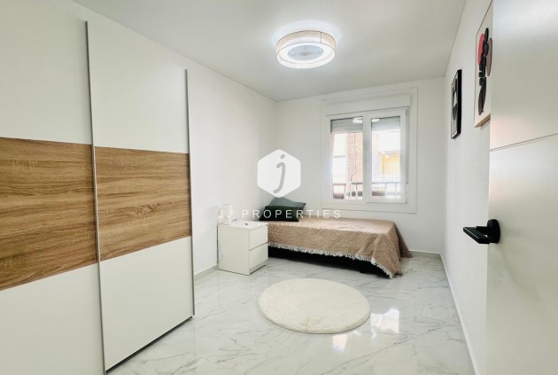 Tweedehands - Appartement / flat -
Torrevieja - Playa del Cura