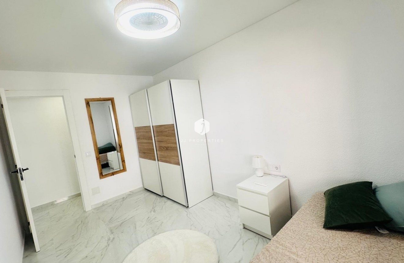 Tweedehands - Appartement / flat -
Torrevieja - Playa del Cura