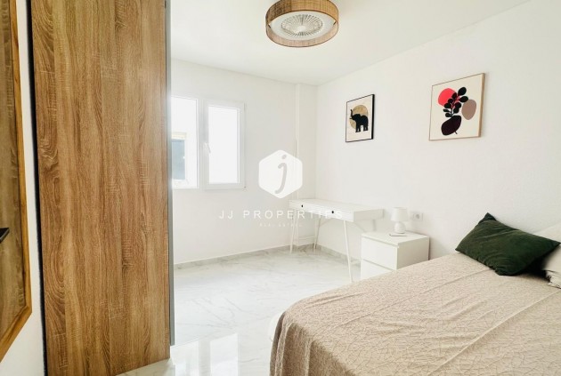 Tweedehands - Appartement / flat -
Torrevieja - Playa del Cura