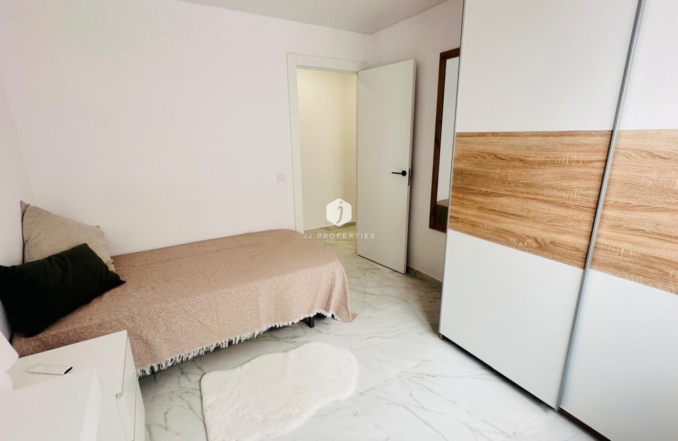 Tweedehands - Appartement / flat -
Torrevieja - Playa del Cura