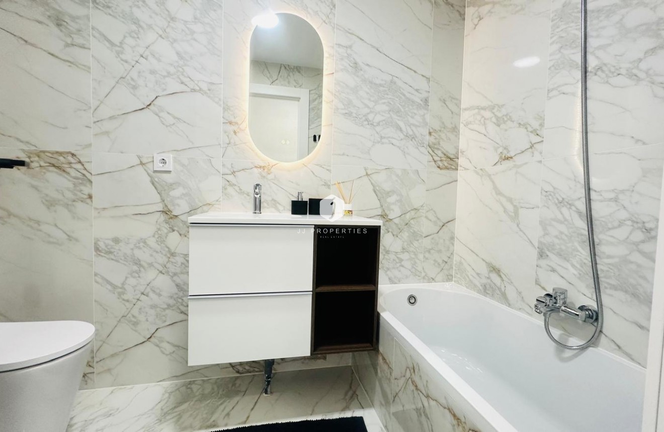 Tweedehands - Appartement / flat -
Torrevieja - Playa del Cura