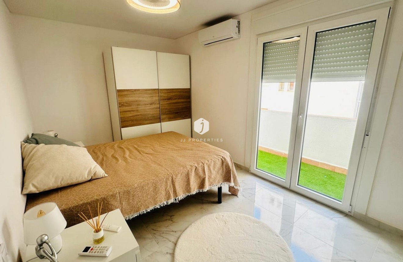 Tweedehands - Appartement / flat -
Torrevieja - Playa del Cura