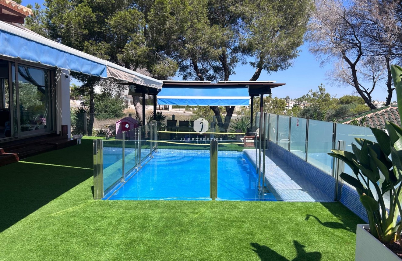 Tweedehands - Villa -
Orihuela Costa - Costa Blanca