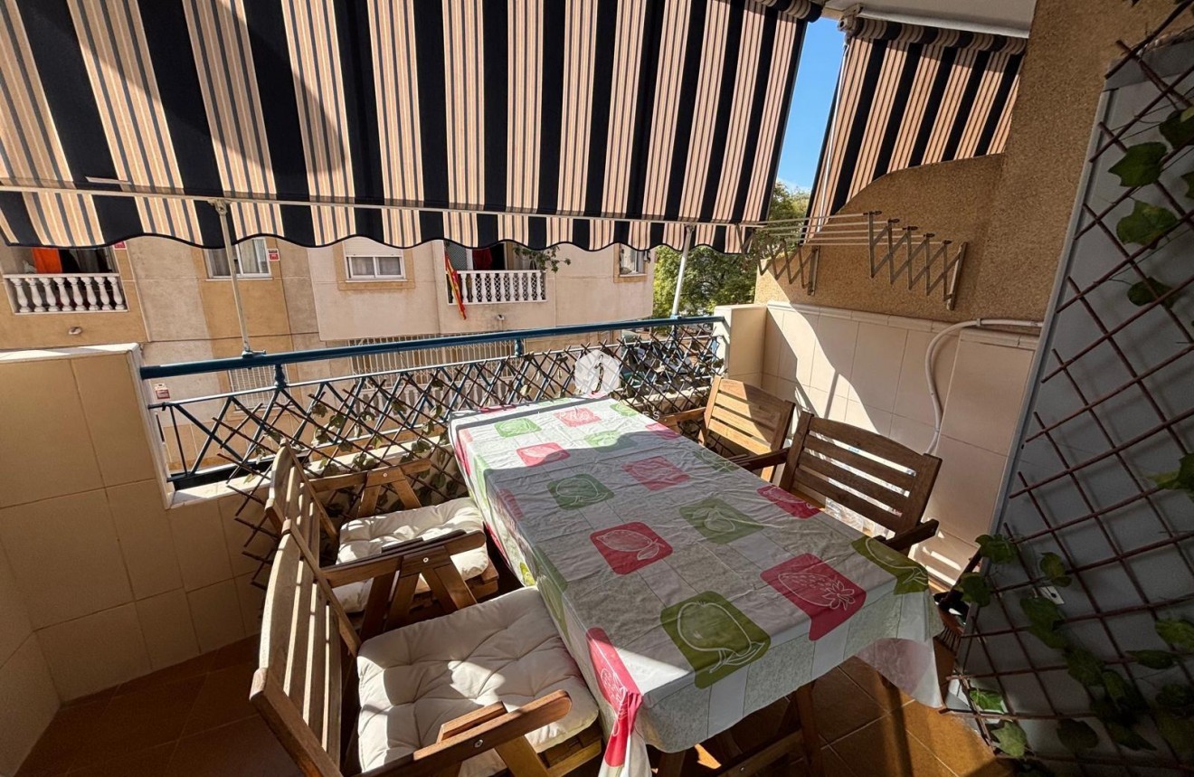Tweedehands - Appartement / flat -
Torrevieja - Playa de los Locos