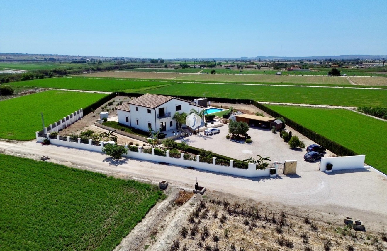 Tweedehands - Villa -
Dolores - Comunidad Valenciana