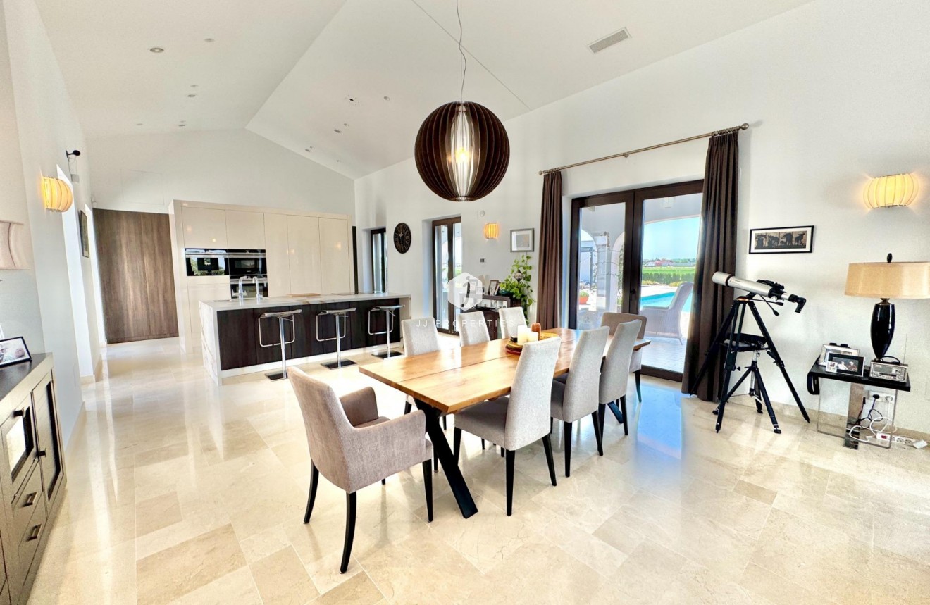 Tweedehands - Villa -
Dolores - Comunidad Valenciana