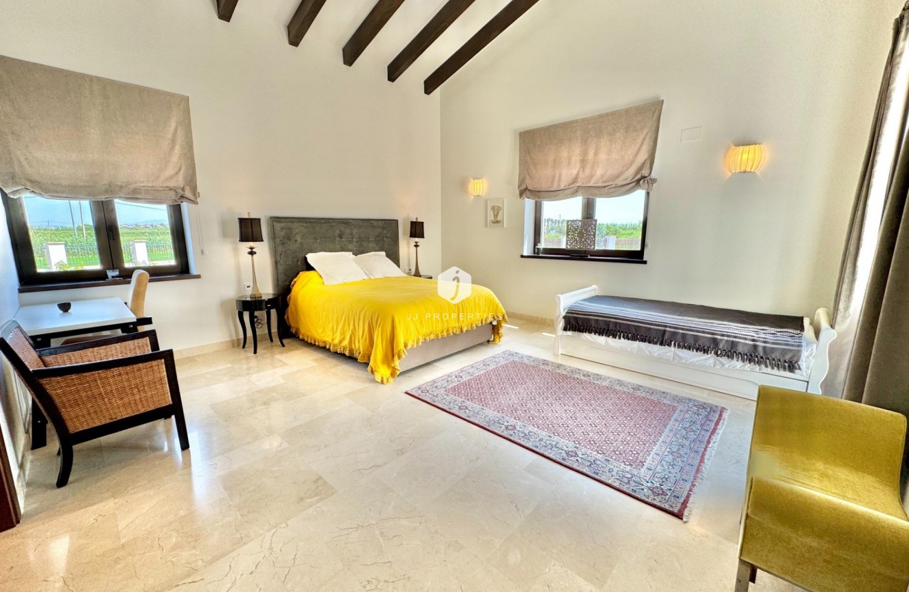 Tweedehands - Villa -
Dolores - Comunidad Valenciana